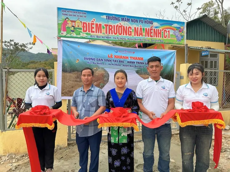 Hình ảnh cộng đồng người chơi Vinbet hài lòng với biểu tượng đánh giá 5 sao và hình ảnh người chiến thắng